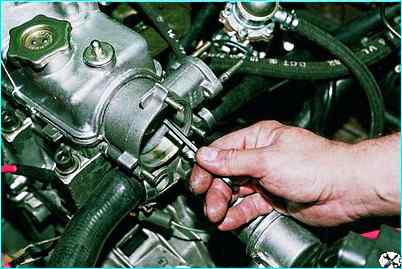 Снятие вспомогательного корпуса двигателя