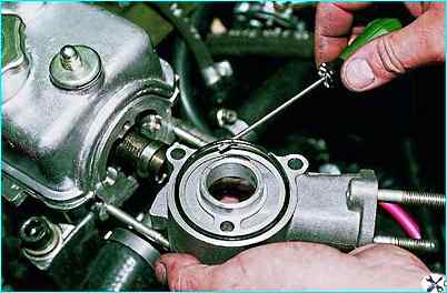 Снятие вспомогательного корпуса двигателя