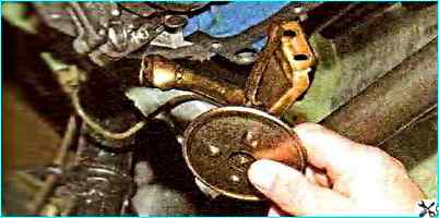 Снятие маслоприемника двигателя