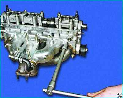 Разборка головки цилиндров двигателя