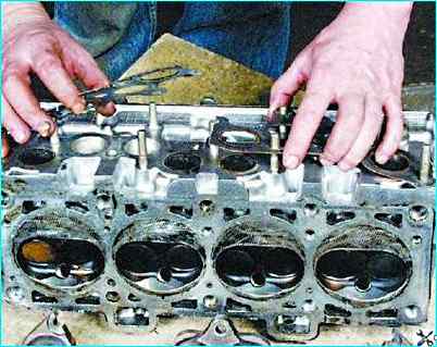 Разборка головки цилиндров двигателя