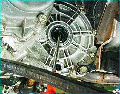 Снятие валов привода передних колес