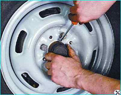 Снятие валов привода передних колес