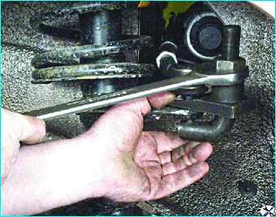 Снятие валов привода передних колес
