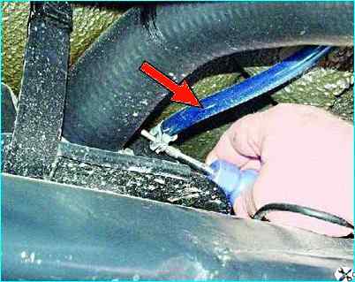 Снятие топливного бака автомобиля