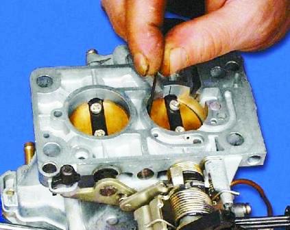 Регулировка пускового устройства карбюратора 2108