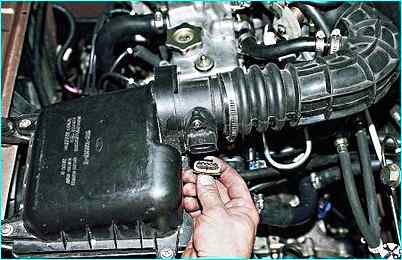 Снятие датчика массового расхода воздуха