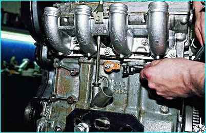 Снятие датчика детонации