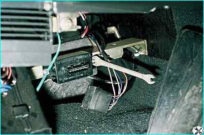 Снятие блока управления ЭПХХ