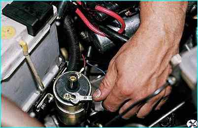 Снятие катушки зажигания