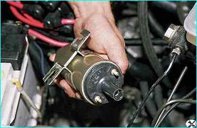 Снятие катушки зажигания