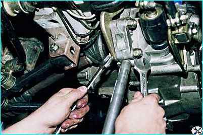 Замена кронштейнов крепления двигателя