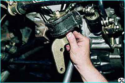 Замена кронштейнов крепления двигателя