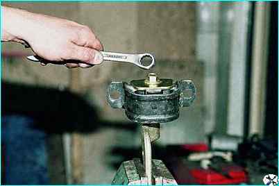 Замена кронштейнов крепления двигателя