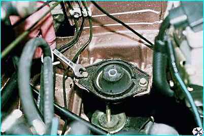 Замена кронштейнов крепления двигателя