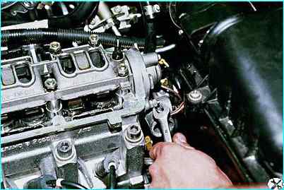 Снятие и установка распределительного вала