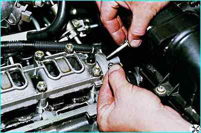 Снятие и установка распределительного вала