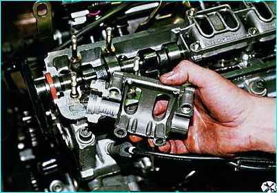 Снятие и установка распределительного вала