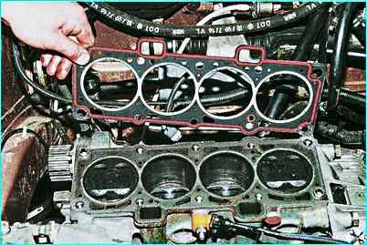 Снятие головки цилиндров двигателя