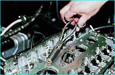 Разборка головки цилиндров двигателя