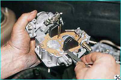 Регулировка уровня топлива в поплавковой камере