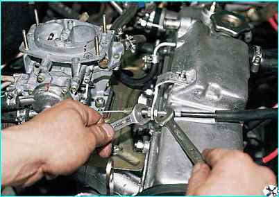 Снятие и разборка карбюратора