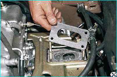 Снятие и разборка карбюратора