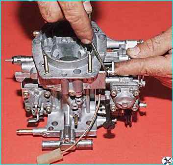 Снятие и разборка карбюратора