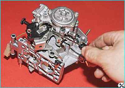 Снятие и разборка карбюратора