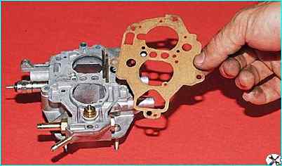 Снятие и разборка карбюратора