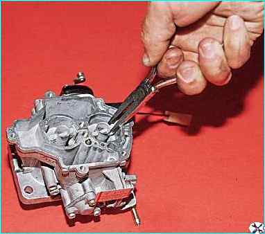 Снятие и разборка карбюратора