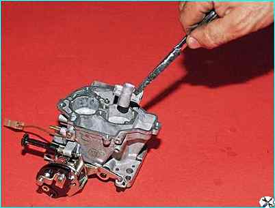 Снятие и разборка карбюратора