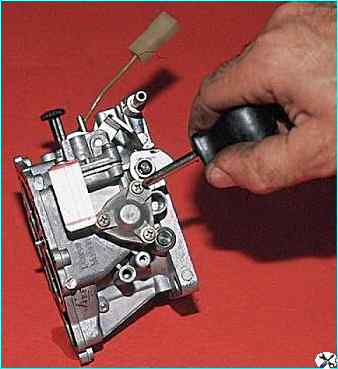 Снятие и разборка карбюратора