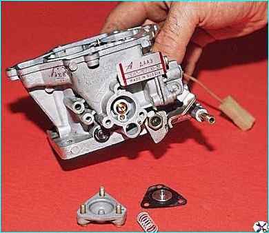Снятие и разборка карбюратора