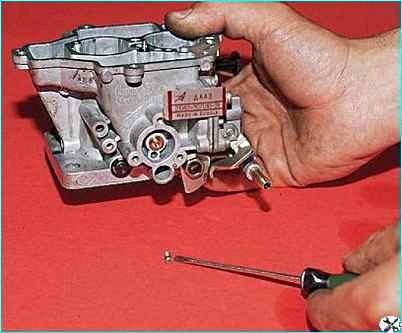 Снятие и разборка карбюратора
