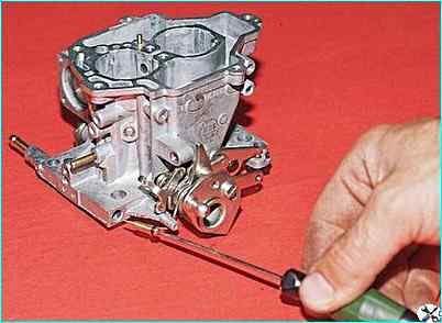 Снятие и разборка карбюратора