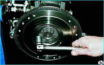 Замена сальников коленчатого вала