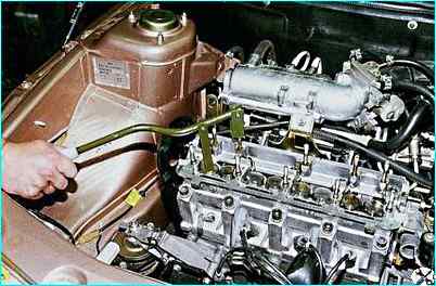 Замена маслоотражательных колпачков двигателя