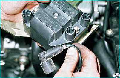 Снятие модуля зажигания двигателя ВАЗ-2111