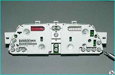 Снятие комбинации приборов автомобиля