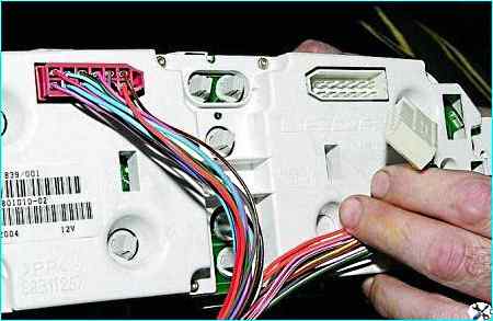 Снятие комбинации приборов автомобиля