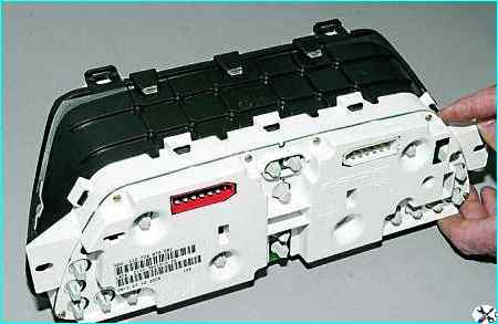 Снятие комбинации приборов автомобиля