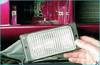 Замена противотуманной фары автомобиля