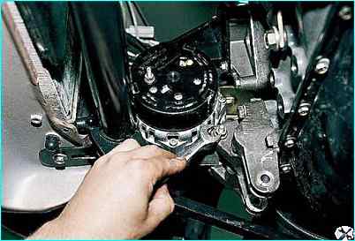 Снятие генератора с автомобиля