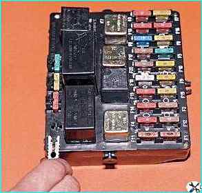 Замена предохранителей и реле