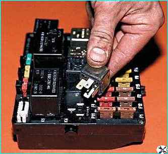 Замена предохранителей и реле