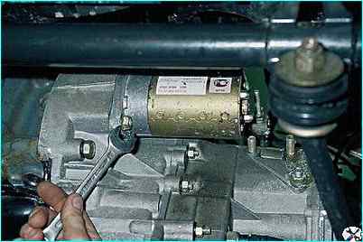 Снятие стартера автомобиля