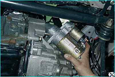 Снятие стартера автомобиля