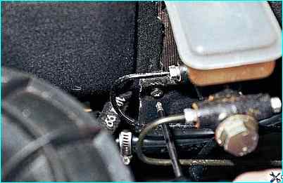 Снятие облицовки и накладки ветрового окна