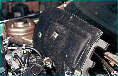 Снятие облицовки и накладки ветрового окна